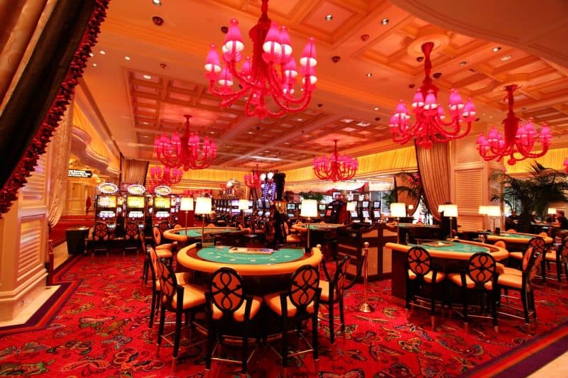 Canlı Casino Deneyimini Tamamlayın: Stratejiler ve İpuçları